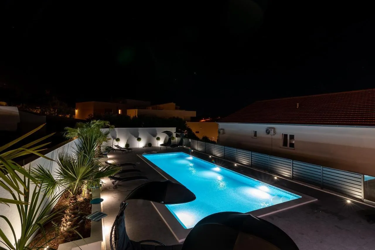 Apartments Vrania Seget Vranjica