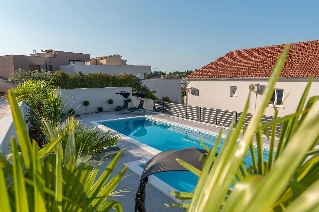 Apartments Vrania Seget Vranjica