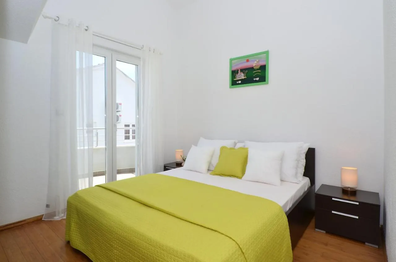 Apartments Vrania Seget Vranjica