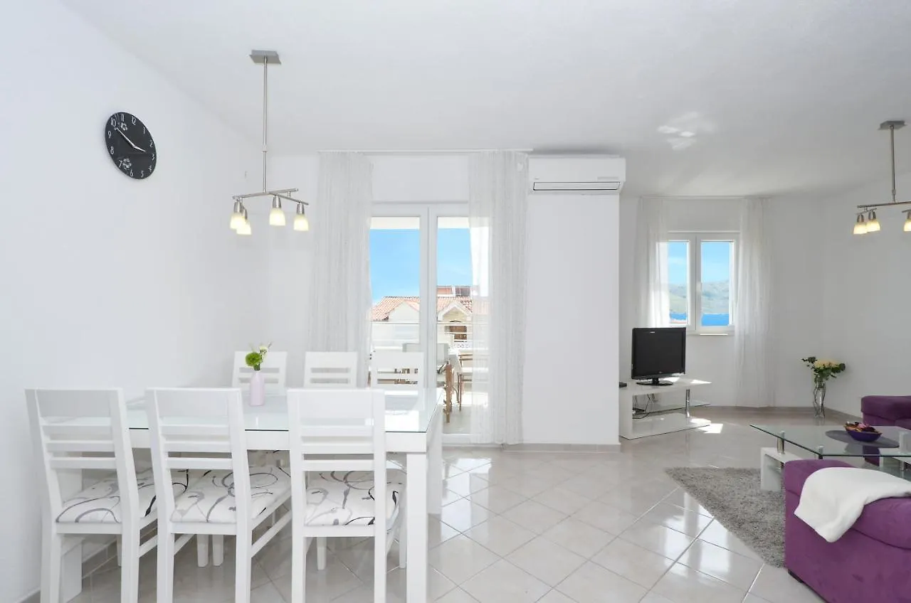 Apartments Vrania Seget Vranjica