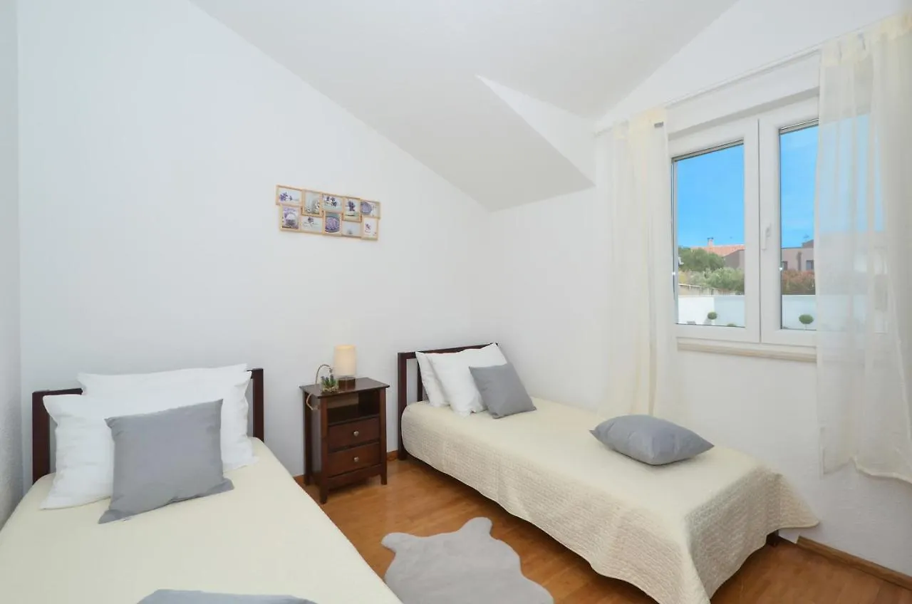 Apartments Vrania Seget Vranjica