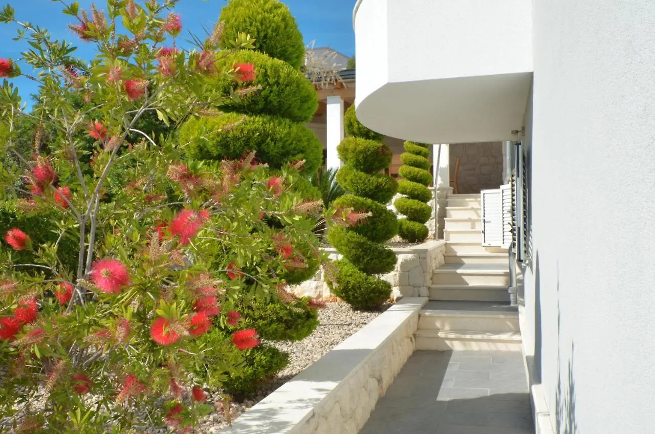 Apartments Vrania Seget Vranjica