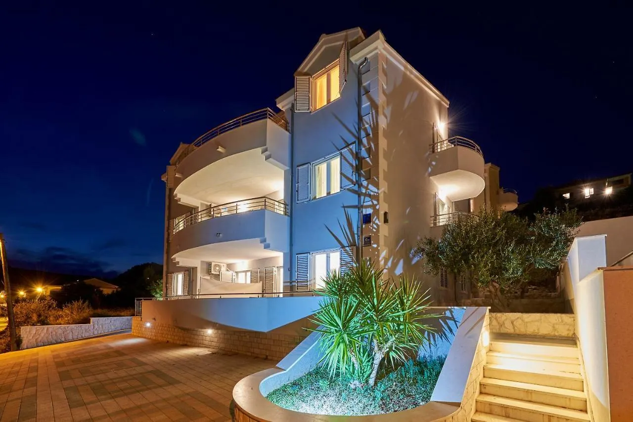 Apartments Vrania Seget Vranjica