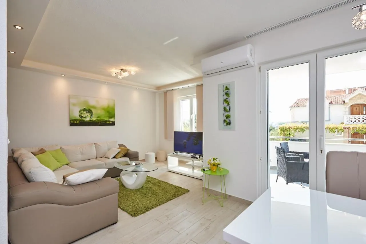 Apartments Vrania Seget Vranjica